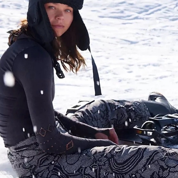 New Free People Movement Bunny Slope Printed Ski Pants In Midnight
Combo - Picture 4 of 16